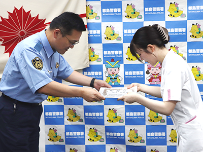都島警察署で感謝状を受ける当院看護師