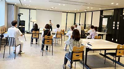 がん患者さんのための ほっとひと息・心と体を整える 座ってできるリラックスヨガ